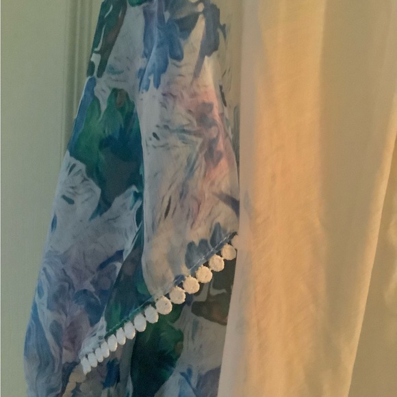 Coverup light weight sheer white w flowers 🌺 size OS lined with dots ope - Picture 12 of 16